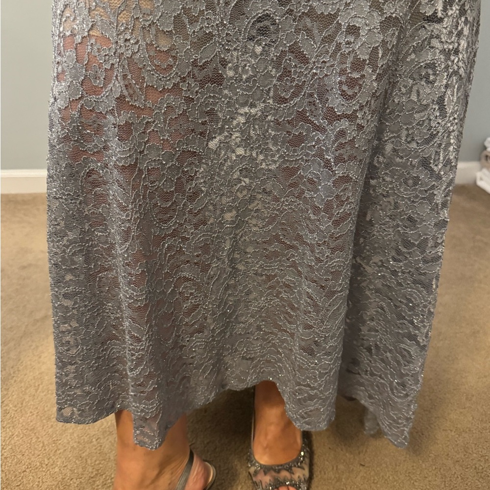 Elegant Off-Shoulder Lace Dress in Gray - Picture 4 of 12